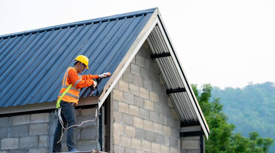 Expert Emergency Roof Repairs services in Lakeville, MN